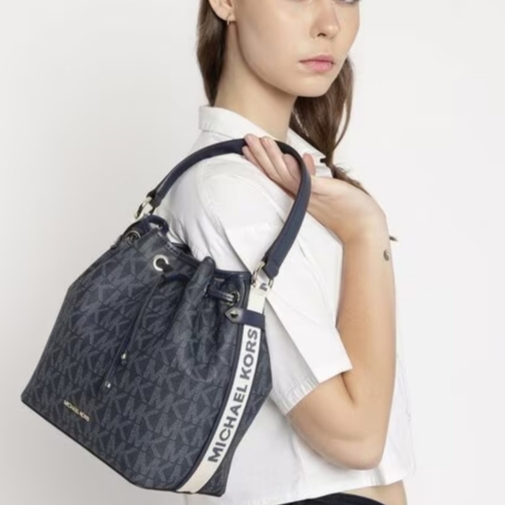 Michael Kors Dark Blue Shoulder Bag 💙💙